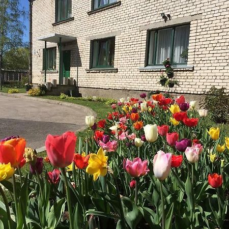 Stradnieku Viesnica Hostel Ventspils Exterior photo